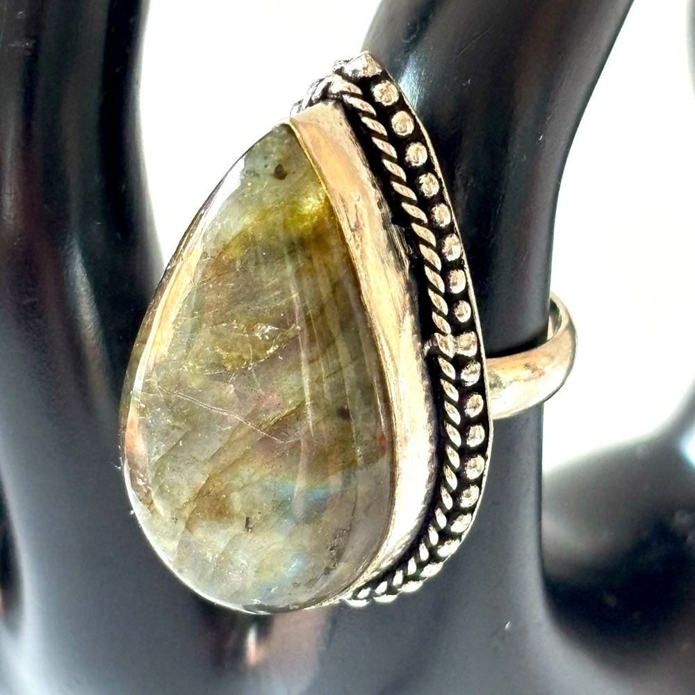 Elegant Silver Labradorite Ring